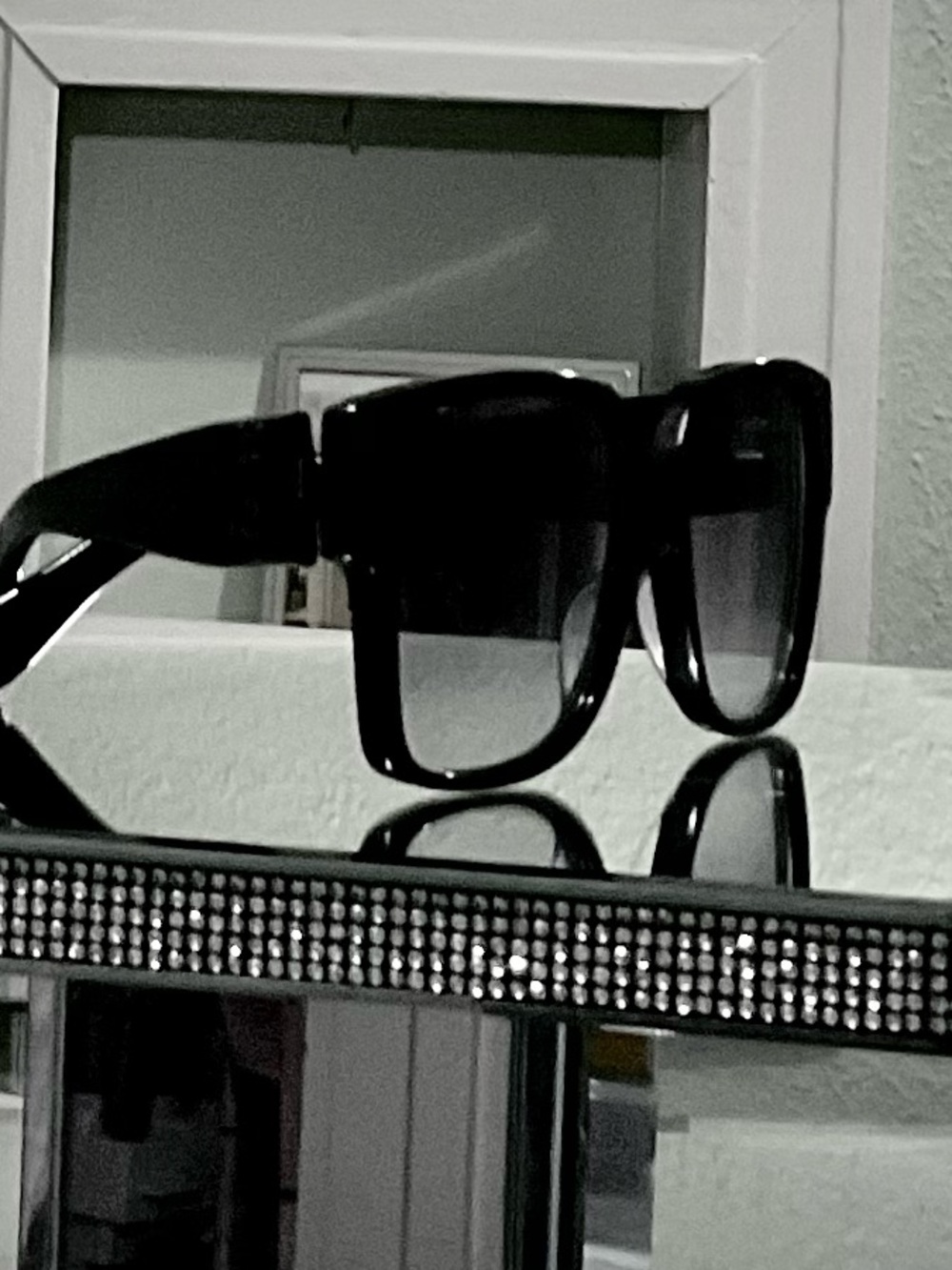 YVES SAINT LAURENT BLACK SUNGLASSES